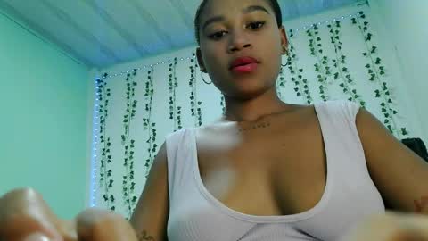 akemy_saunderz online show from June 4, 3:01 am