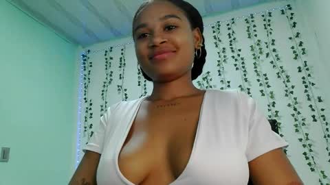 akemy_saunderz online show from June 7, 3:10 am