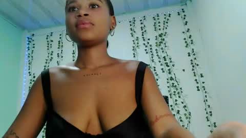 akemy_saunderz online show from June 11, 3:04 am
