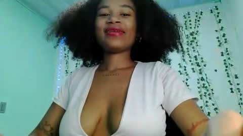akemy_saunderz online show from June 16, 3:53 am