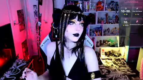 Snapshot of aki__ra chatting on May 21, 7:10 pm Aki online show from May 21, 7:10 pm