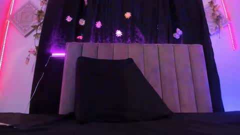 akirastone_ online show from October 1, 12:00 pm