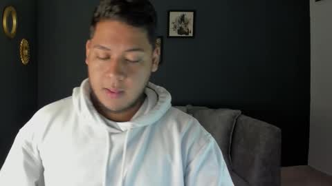 Snapshot of akon_2 chatting on February 24, 10:30 pm Akoon online show from February 24, 10:30 pm