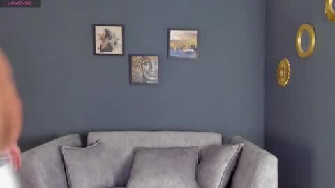 Snapshot of akon_2 chatting on March 3, 11:54 pm Akoon online show from March 3, 11:54 pm