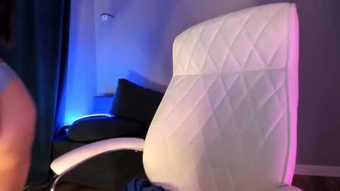 Akura is here 3 online show from November 15, 2:31 am