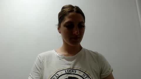 Snapshot of akyragrace chatting on June 8, 9:59 pm akyragrace online show from June 8, 9:59 pm