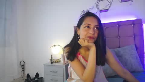 Snapshot of alaana_sweet_ chatting on June 1, 1:13 pm ALAANA online show from June 1, 1:13 pm