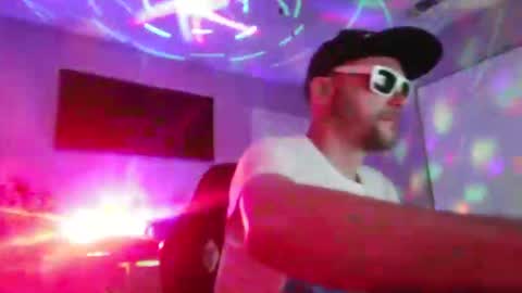 Snapshot of alabamacrazy85 chatting on January 10, 9:44 am alabamacrazy85 online show from January 10, 9:44 am