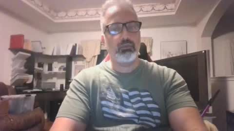 Snapshot of aladdin31673 chatting on November 20, 2:12 am aladdin31673 online show from November 20, 2:12 am