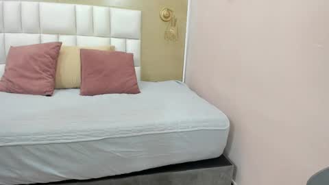 alahia_am online show from September 13, 11:32 am