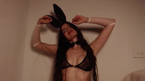 Snapshot of alahia_sky chatting on October 17, 8:39 am online show from October 17, 8:39 am