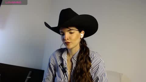 Snapshot of alahia_sky chatting on October 24, 9:38 am online show from October 24, 9:38 am