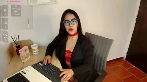 alahiacolucci online show from June 13, 1:09 pm