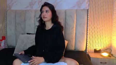 Snapshot of alahiasweet1 chatting on June 13, 4:32 am alahiasweet1 online show from June 13, 4:32 am