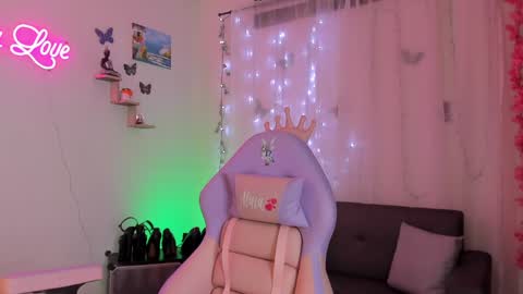 Alaia online show from December 7, 6:48 pm