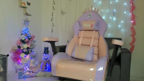 Alaia online show from December 13, 10:02 pm