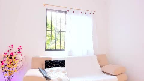 Snapshot of alaiaferrer chatting on October 12, 8:19 pm Alaia online show from October 12, 8:19 pm