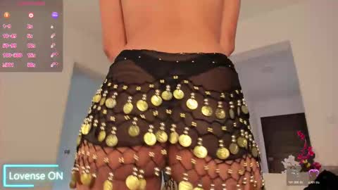 Snapshot of alaiaferrer chatting on November 11, 9:48 pm Alaia online show from November 11, 9:48 pm