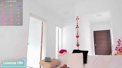 Snapshot of alaiaferrer chatting on December 13, 8:47 pm Alaia online show from December 13, 8:47 pm