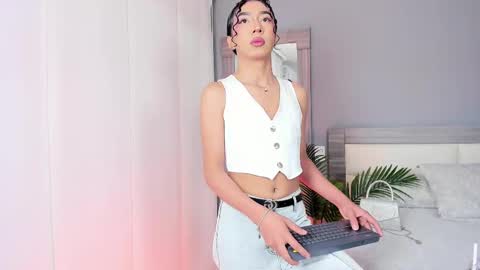 Snapshot of alaiaguerra chatting on September 13, 7:35 pm alaiaguerra online show from September 13, 7:35 pm