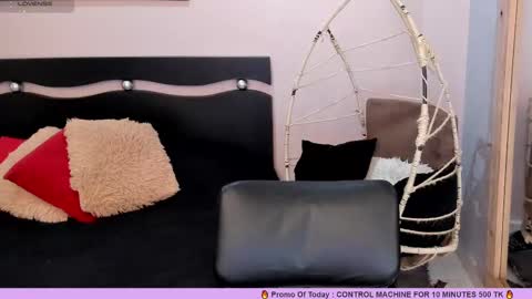 Snapshot of alaiasmile_ chatting on March 1, 10:31 pm online show from March 1, 10:31 pm