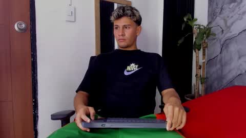 Snapshot of alan__smith chatting on November 11, 7:36 pm alan__smith online show from November 11, 7:36 pm