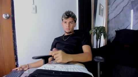 Snapshot of alan__smith chatting on November 26, 8:43 pm alan__smith online show from November 26, 8:43 pm