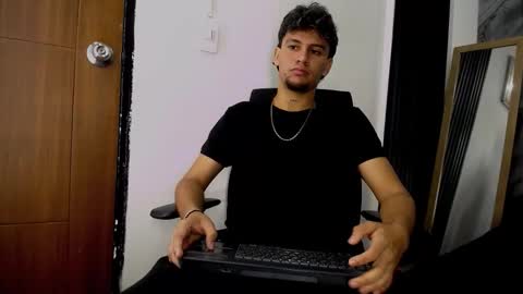 alan__smith online show from January 12, 8:03 pm