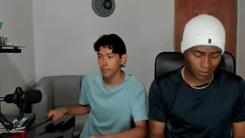 Snapshot of alan_scot chatting on February 22, 3:54 pm Alan and Criss - WE JUST FRIENDS WITH BENEFITS BOTH VERS online show from February 22, 3:54 pm