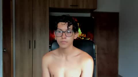 Snapshot of alan_scot chatting on May 29, 1:09 pm Alan and Criss - WE JUST FRIENDS WITH BENEFITS BOTH VERS online show from May 29, 1:09 pm