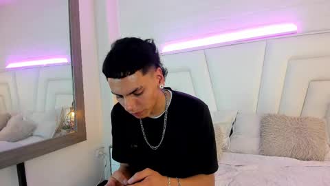 Snapshot of alan_whitee chatting on March 5, 8:32 pm Alan Whitee online show from March 5, 8:32 pm