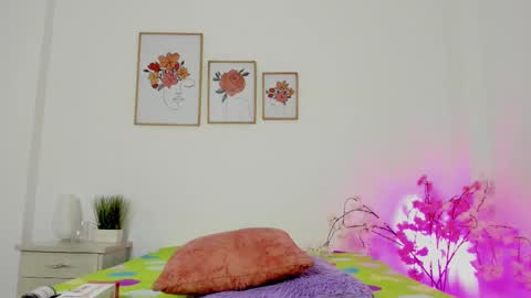 alana  online show from October 7, 2:42 am