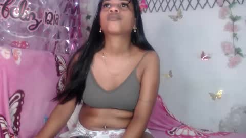 Snapshot of alana_2024 chatting on December 17, 3:23 am Working hours pm to am every day online show from December 17, 3:23 am