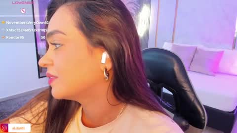 M E L I online show from May 28, 8:39 pm