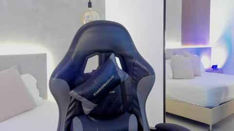 M E L I online show from June 9, 2:28 pm