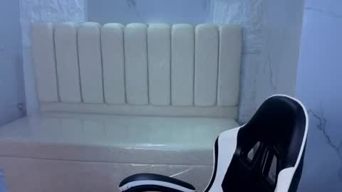 Snapshot of alana_fox_tx chatting on June 25, 8:35 pm Follow me.. Live 1430 to 2100 online show from June 25, 8:35 pm