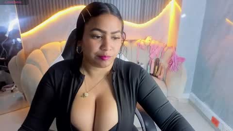 Snapshot of alana_fox_tx chatting on July 18, 12:09 pm Follow me.. Live 1430 to 2100 online show from July 18, 12:09 pm