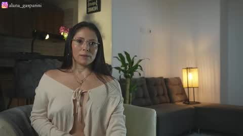 Alana Gasparini online show from November 8, 1:28 am