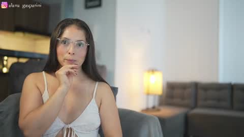 Alana Gasparini online show from July 28, 8:01 pm