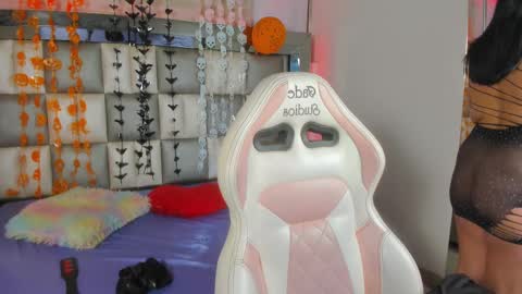 alana online show from October 29, 5:10 am