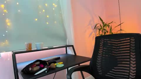 Alana online show from October 3, 8:39 pm