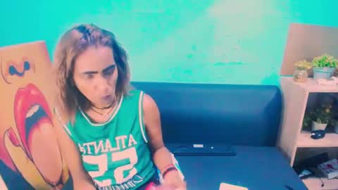 alanadelray online show from January 11, 6:45 am