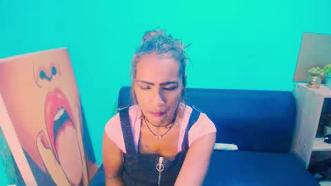 alanadelray online show from January 12, 7:32 am