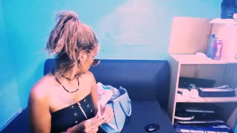 alanadelray online show from March 12, 2:45 pm