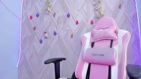Snapshot of alanaflores chatting on December 13, 3:32 pm Alana Flores online show from December 13, 3:32 pm