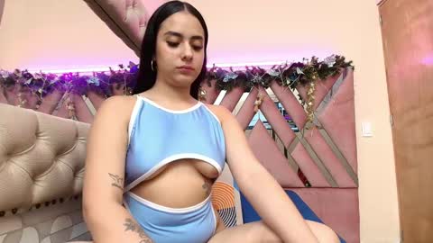Snapshot of alanaflores chatting on December 15, 7:10 pm Alana Flores online show from December 15, 7:10 pm