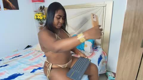 Snapshot of alanavega12 chatting on January 5, 1:15 pm alana online show from January 5, 1:15 pm