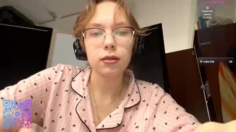 Snapshot of alanehadaller chatting on October 26, 8:09 am Stella online show from October 26, 8:09 am