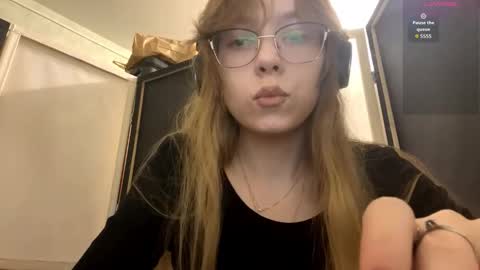 Snapshot of alanehadaller chatting on October 30, 3:02 pm Stella online show from October 30, 3:02 pm