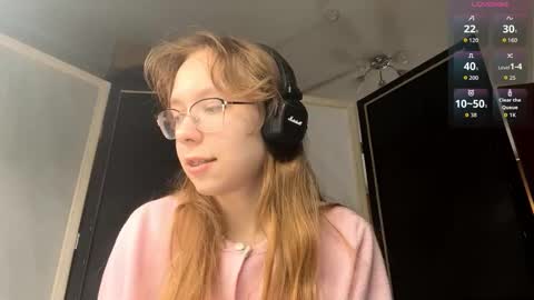 Snapshot of alanehadaller chatting on October 31, 8:04 am Stella online show from October 31, 8:04 am